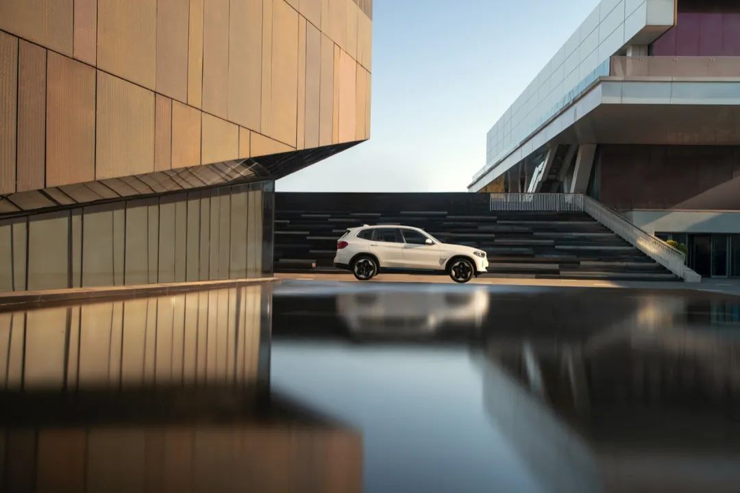BMW iX3：令人信赖的现在与值得期待的未来